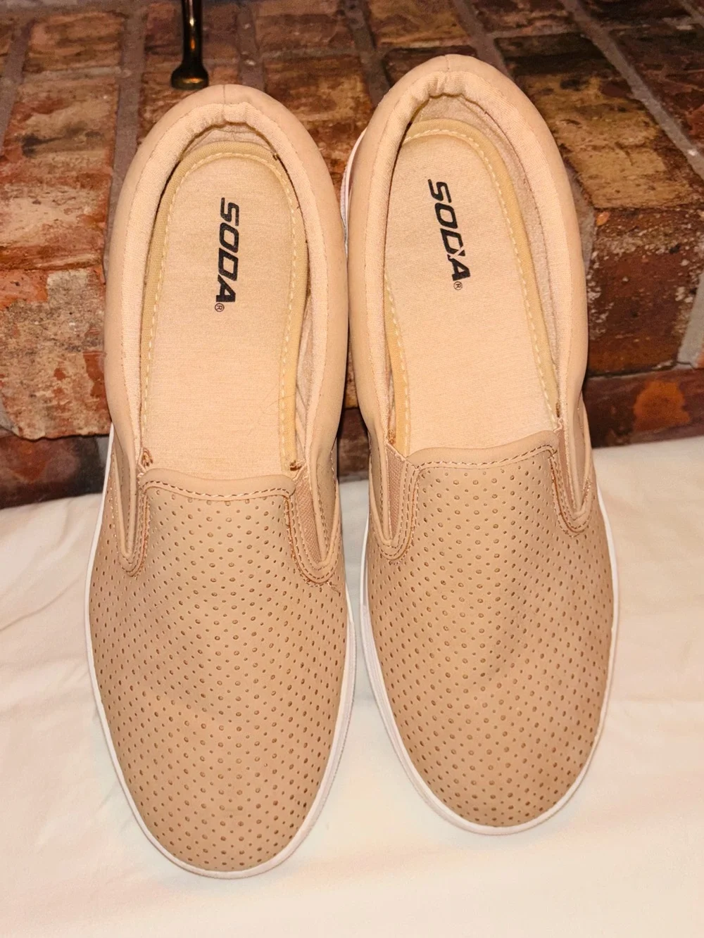 Soda Casual Closed Toe Slip-On Vented Mesh Sneaker Shoes Size 11